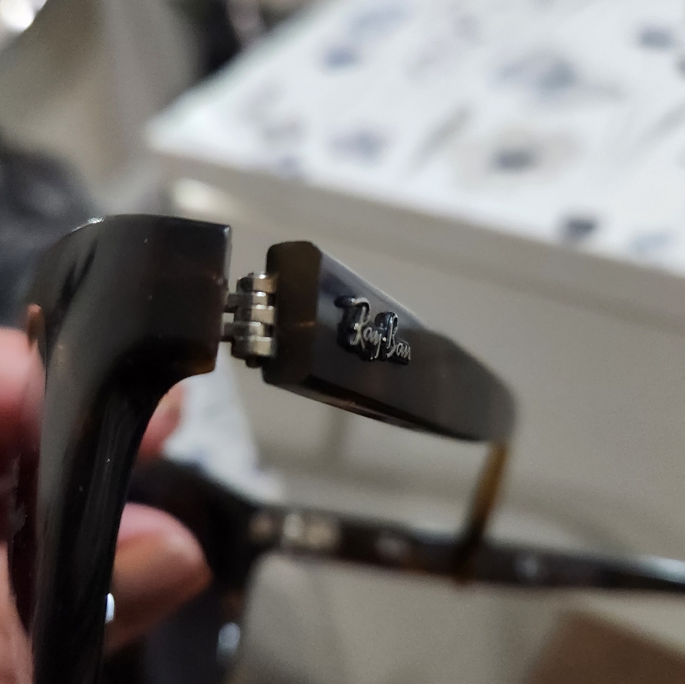 FRAMES:Ray-Ban Tortoise Shell Sunglasses - Picture 4 of 14